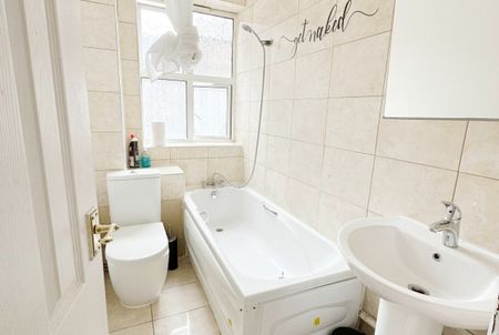 NOW in Hyde Park// 10 mins walk to Mayfair!!! - Photo 5