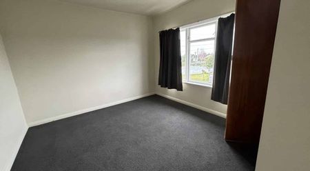 Levin - 3 Bedrooms - Photo 2