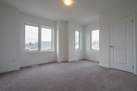 For Lease - 331 Okanagan Path, Oshawa, Ontario - Photo 4