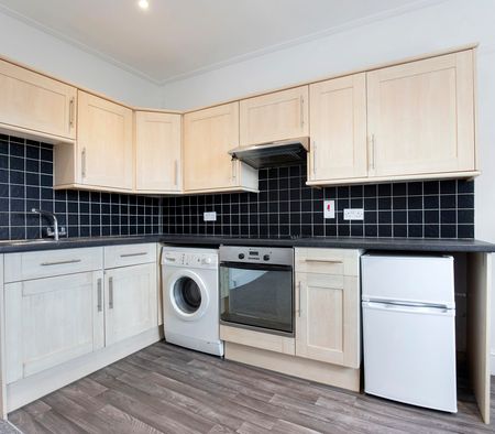 London Road, Cheltenham GL52 6HL - Photo 2