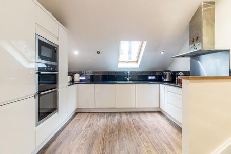 4 bedroom detached house to rent - Photo 4