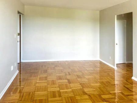 Wilson Court Apartments — 1 Bedroom With Balcony - Photo 2
