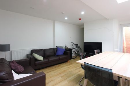 6 bedroom terraced house to rent - Photo 2