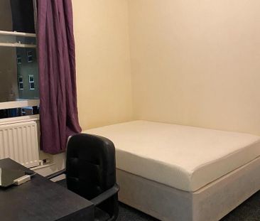 5 bedroom private hall to rent - Photo 4