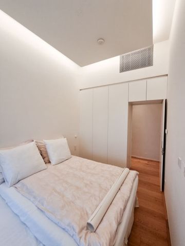 Luxuriöse Altbauwohnung in einem prächtigen historischen Haus in der Nähe des Servitenviertels und des Lycée - Photo 4