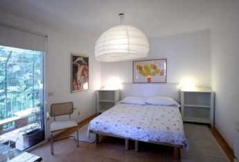 Center-Popolo: Excellently restored 1 bedroom, living, bath, terrace with views. Sleeps 4. Ref 848