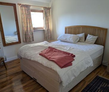 Double Room with own Bathroom and shared use of the Kitchen - Photo 2