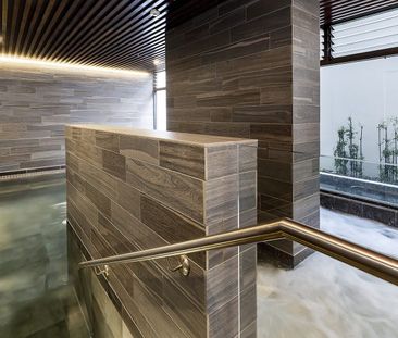 Modern 2-Bedroom Apartment with Parking in the Heart of Zetland - Photo 1