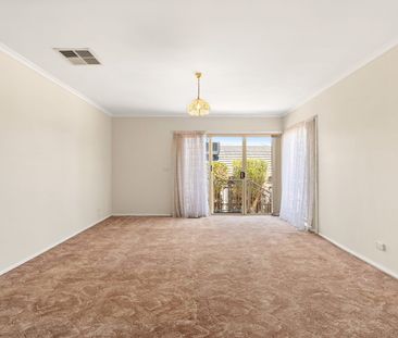 Spacious Family Home in a Prime Chirnside Park Location - Photo 2