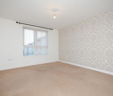 Two Bed, First Floor Apartment with Allocated Parking Space in the ... - Photo 2
