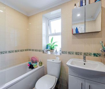 3 bedroom end of terrace house to rent - Photo 3