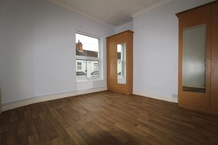 2 bedroom end of terrace house to rent - Photo 4