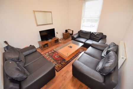 7 bedroom House in Woodsley Road (106), Leeds - Photo 2