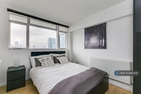 1 bedroom in a flat share to rent - Photo 2