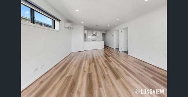 Morden Living in Rockbank - Photo 1