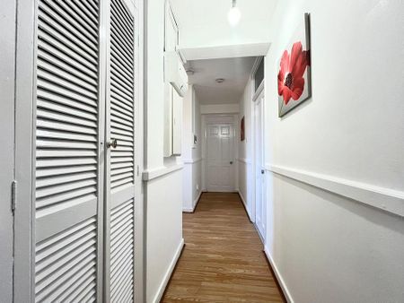 1 bedroom in a flat share to rent - Photo 5
