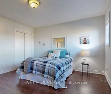 Detached Home For Lease | S8016508 - Photo 4