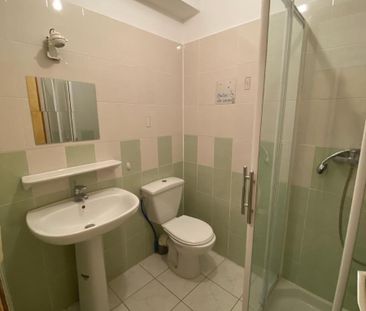 Location Appartement 3 pièces 57m² SEILLONS SOURCE D ARGENS 83470 - Photo 5