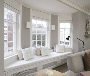 A light and expansive, three bedroom, lateral apartment situated on the fourth floor (with lift) of a portered building moments from South Kensington Station. - Photo 3