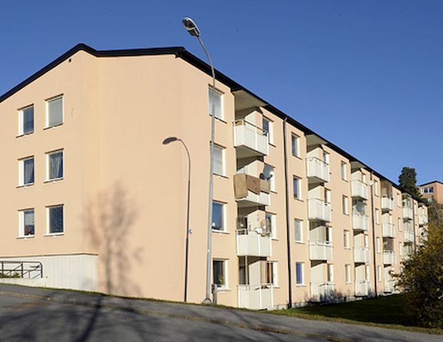 Laduvägen 8, Skogås - Photo 1