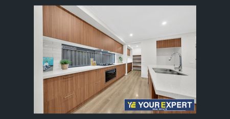 5 Bedrooms each With Private Ensuite, 2 Master Bedrooms and 4 Living Areas - Photo 3