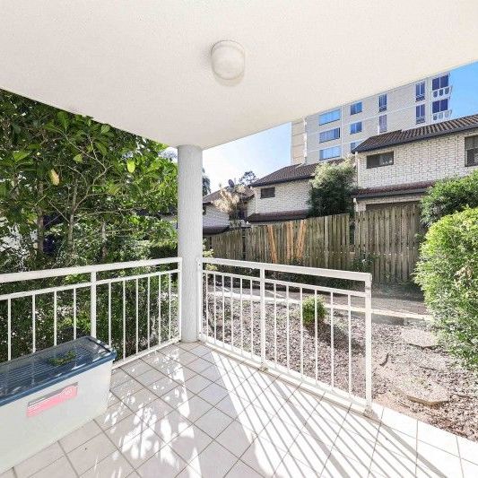 Hurry! Secure Your Dream Rental in Indooroopilly Today! - Photo 1