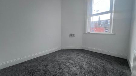 5 bedroom flat to rent - Photo 2
