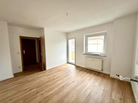 Frisch renovierte 2R-Wohnung mit Tageslichtbad und Balkon - Photo 1
