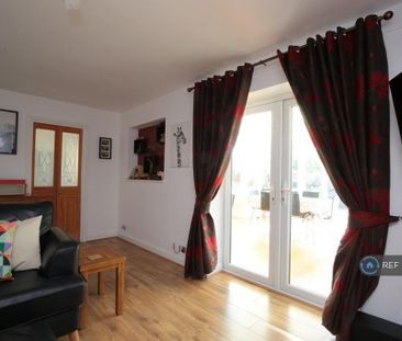 3 bedroom bungalow to rent - Photo 1