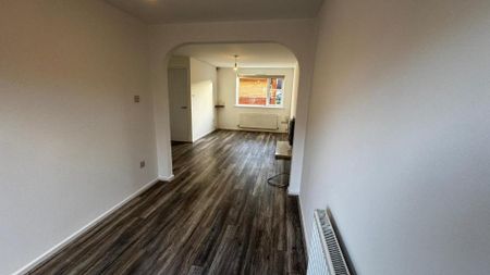 3 bedroom semi-detached house to rent - Photo 3