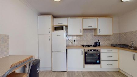 3 bedroom apartment to rent - Photo 4