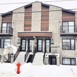 6 1/2 SUR DEUX ÉTAGES 50 ANS ET PLUS ST HUBERT LOGEMNET DU PROPRIO, LUXUEUX, TRIPLEX TRANQUILLE, COUR PRIVÉE , ENTRETIEN INCLUS, - Photo 2
