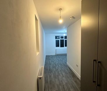 Room in a Shared House, Headstone Gardens, HA2 - Photo 6