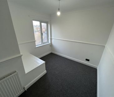 Lilac Crescent, Doncaster, Edlington - Photo 6