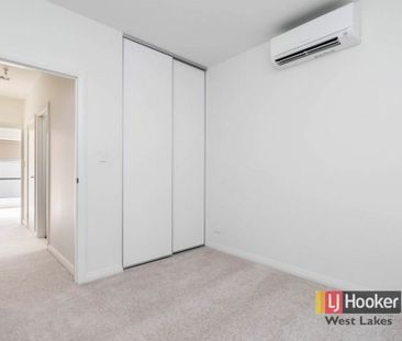 Snap Me Up Before I'm Gone! - Photo 4