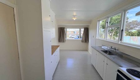 2 Bedroom Home Recently Refreshed - Photo 2
