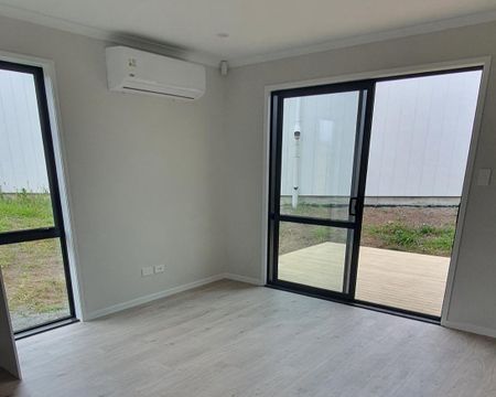 33 Redhills Road, Massey, Auckland - Photo 4