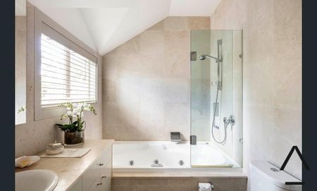 Stunning Home in the heart of Woollahra - Photo 2