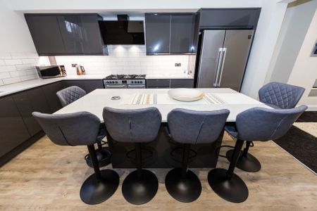 Cliff Mount, Woodhouse, Leeds - Photo 2