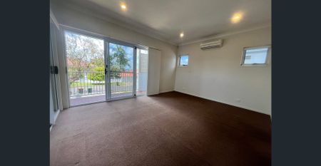 BEAUTIFULLY POSITIONED LARGE FAMILY HOME - Photo 3