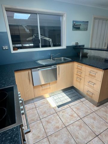 Coolum Beach - Photo 2