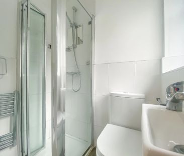 Room To Let - Photo 1