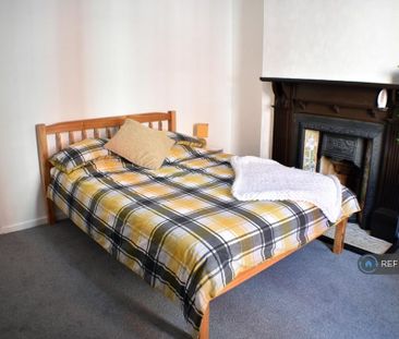 1 bedroom in a house share to rent - Photo 2