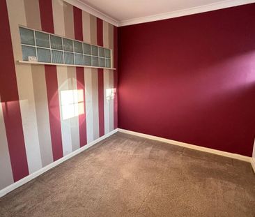 3 bedroom detached bungalow to rent - Photo 3