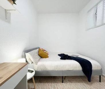 Calle del Dos de Mayo, Madrid, Community of Madrid 28004 - Photo 1