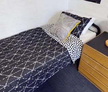 Single Room - Chisholm College - Photo 2