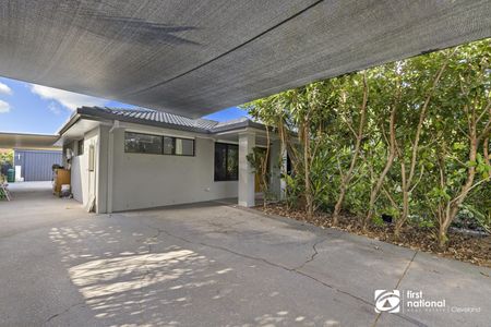 STUNNING MODERN FAMILY HOME WITH BEAUTIFUL INGROUND POOL IN VICTORIA POINT - Photo 5