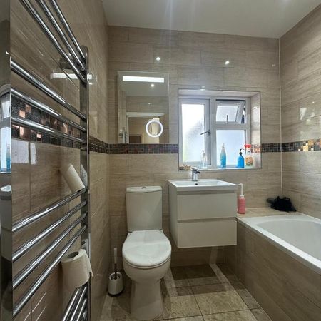 House share to rent - Photo 3