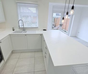 3 bedroom terraced house to rent - Photo 4