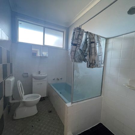 FAMILY HOME CLOSE TO ALL AMENITIES - Photo 4